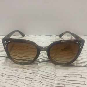 Jessica Simpson Tortoise Sunglasses with Rhinestone Accents NEW